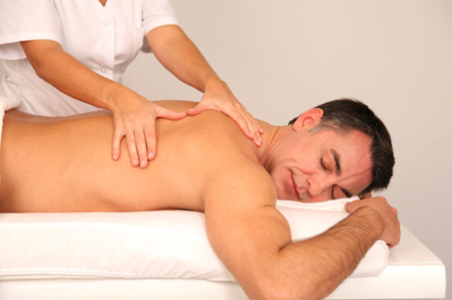 Initiation au massage du dos en duo avec apprentissage des gestes de massage bien-être.
